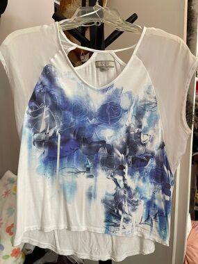 Guess white and blue t-shirt with sheer shoulder and side panels - size S